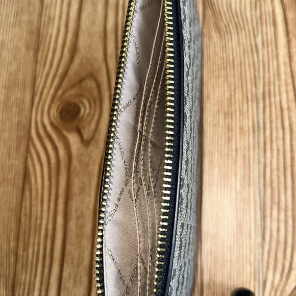 Michael Kors Jet Set Logo Coated Canvas Pouch - Picture 5 of 7